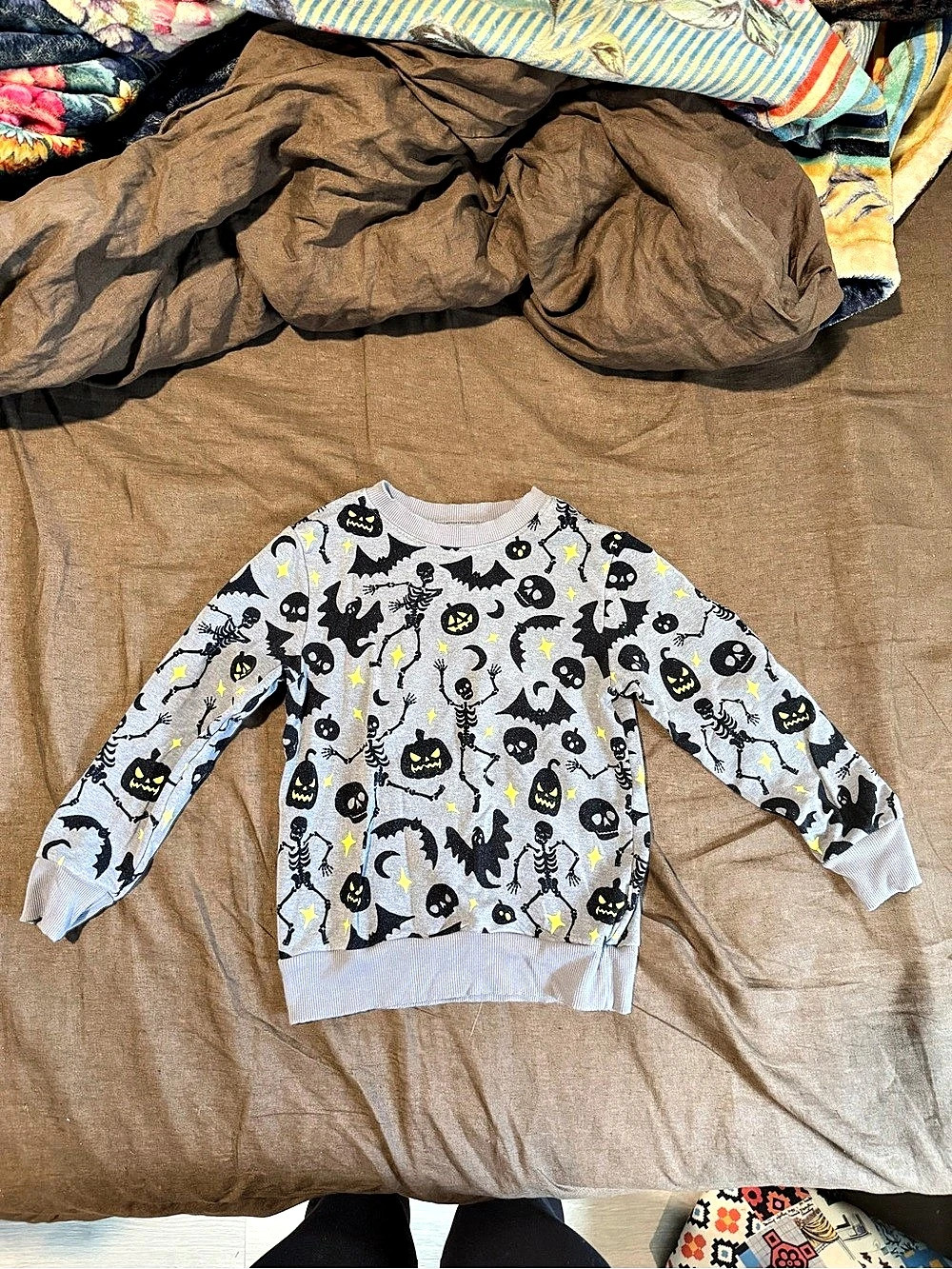 Play Girls/Boys Gray & Black Graphic Sweatshirt Size 5